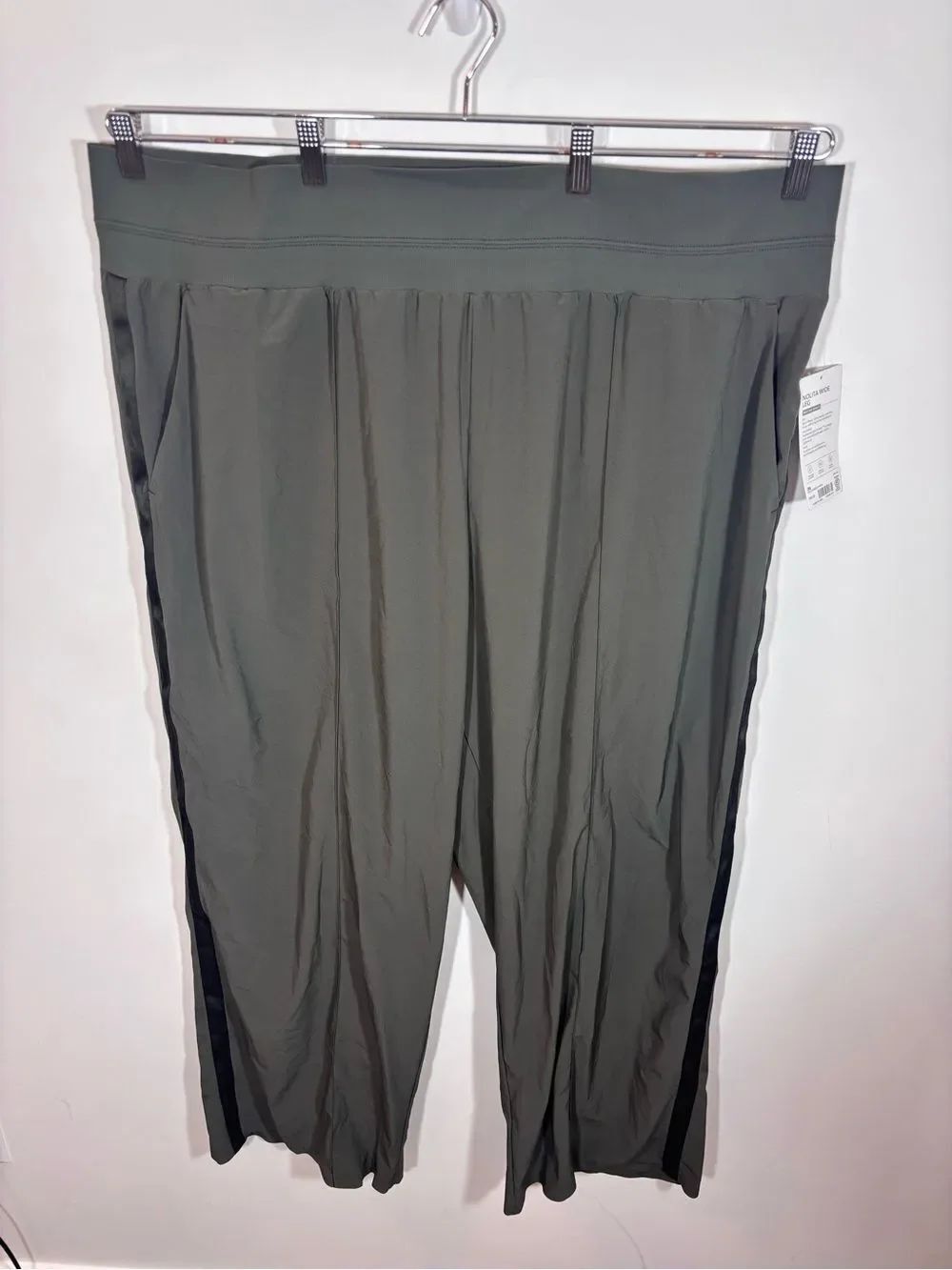 Athleta Nolita Wide Leg Pant NWT Size 26  Mountain Olive Sculptek - Picture 8 of 15
